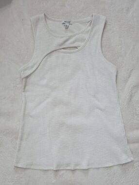 Nine West Cream Ribbed Cutout Tank